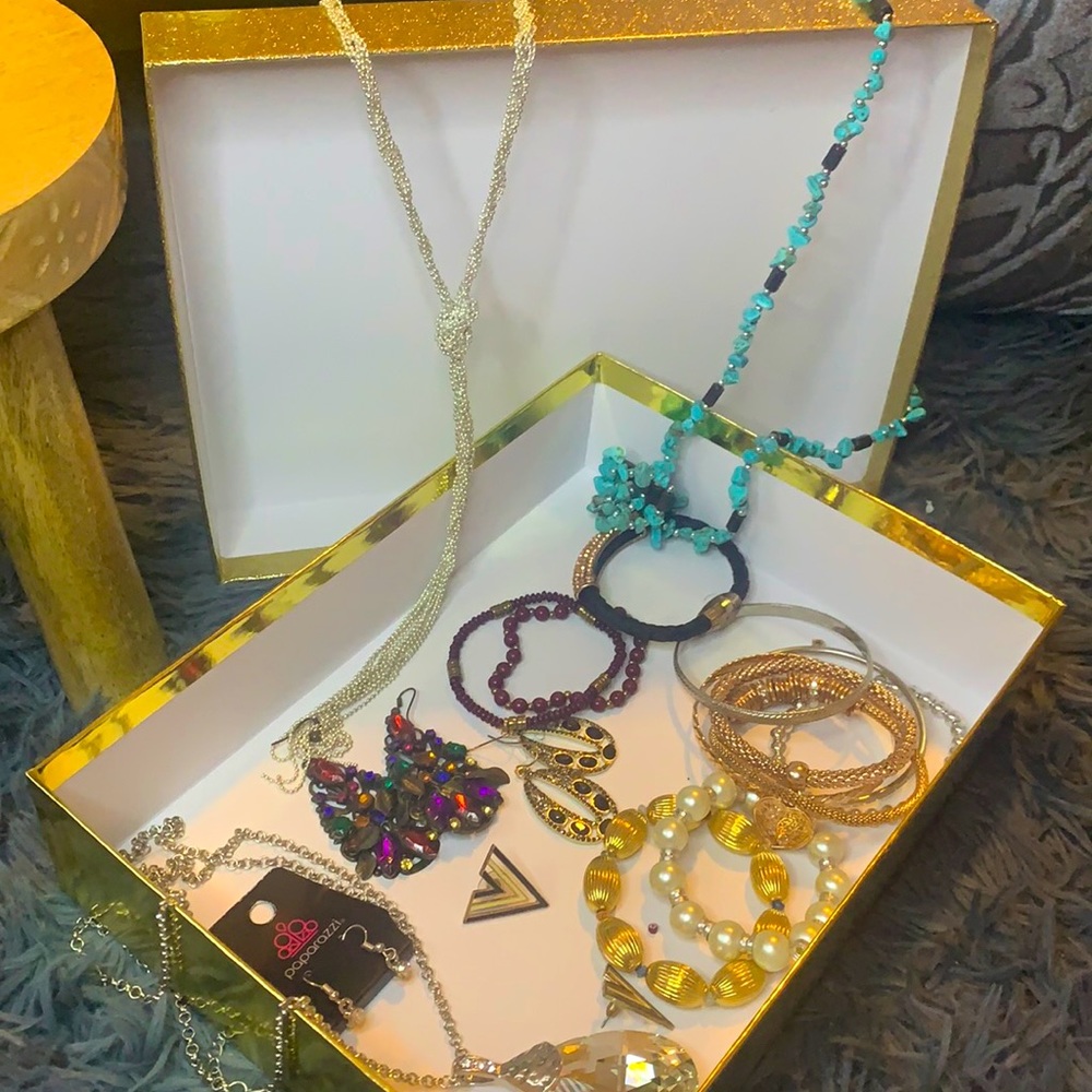 Assorted jewelry